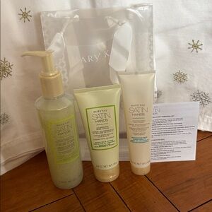 Mary Kay White Tea & Citrus Satin Hands® Pampering Set